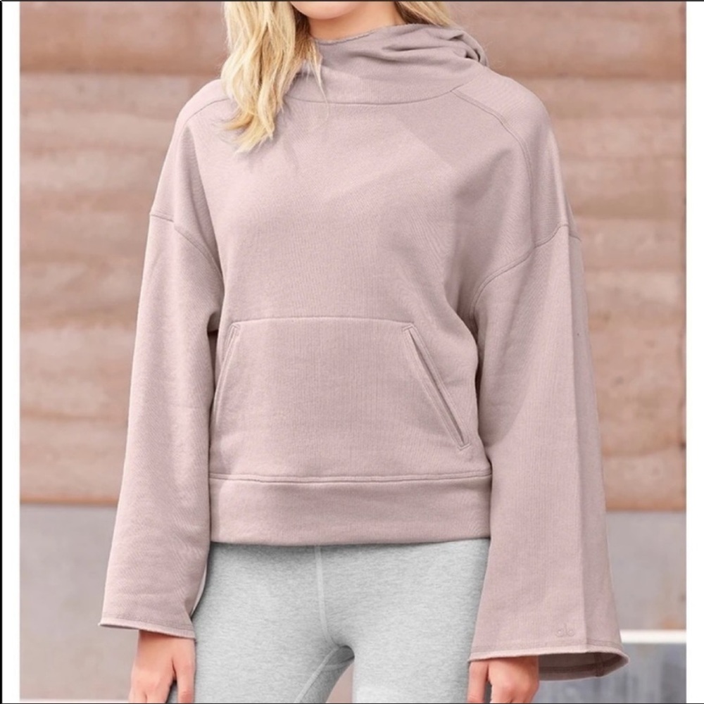 alo yoga low key wide sleeve hoodie lavender size m